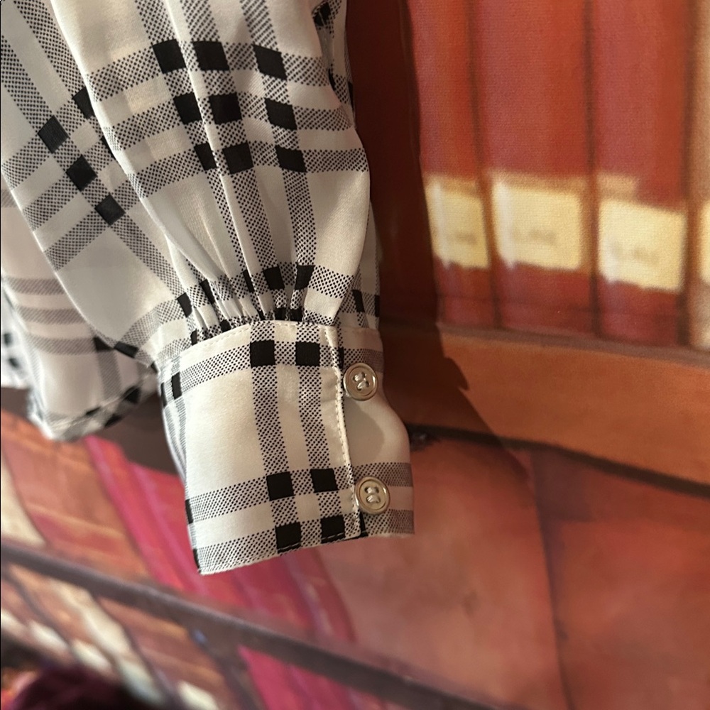 WHBM White House Black Market Nova Plaid Surplice Blouse Size 12 - Picture 4 of 6